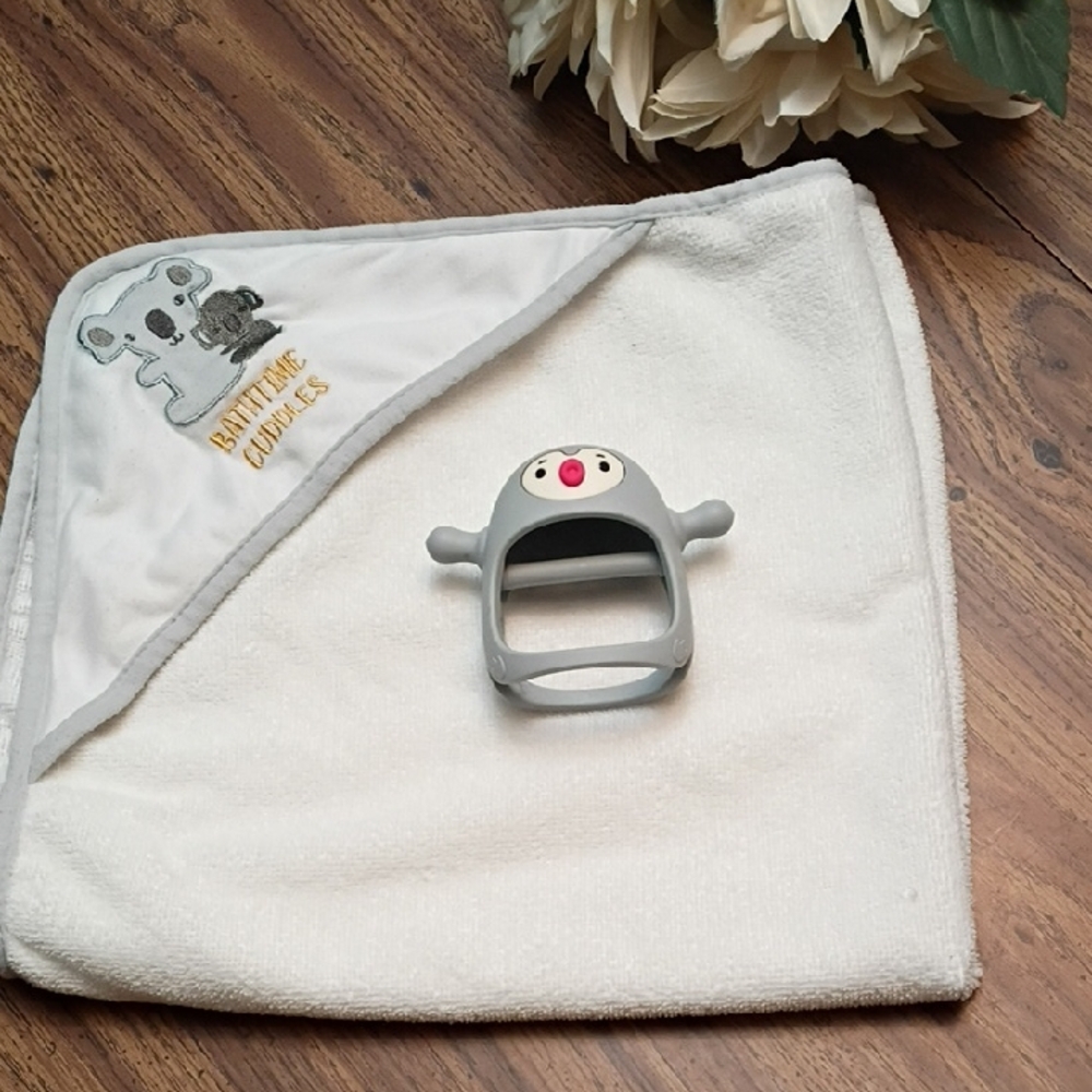 🐨 Baby Towel & Smiley Mia Never Drop BPA Free Silicone Teething Toy Bundle